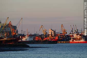 Port of Montevideo - Department of Montevideo - URUGUAY. Photo #7036