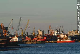 Port of Montevideo - Department of Montevideo - URUGUAY. Photo #7038