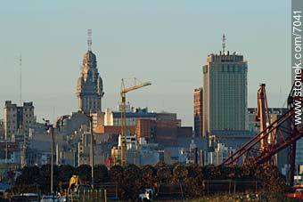 Palacio Salvo y hotel Radisson - Departamento de Montevideo - URUGUAY. Foto No. 7041