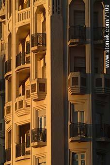 Art Deco. Palacio Rinaldi. - Department of Montevideo - URUGUAY. Photo #7109
