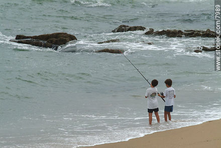 De pesca en una ensenada de Playa Brava - Punta del Este y balnearios cercanos - URUGUAY. Foto No. 7989