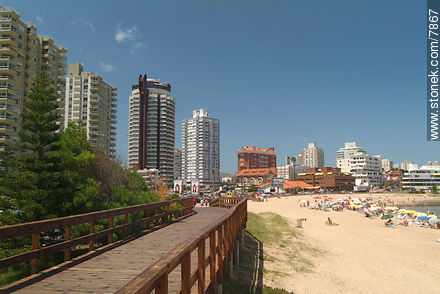 Paseo peatonal en la rambla de la playa Mansa - Punta del Este y balnearios cercanos - URUGUAY. Foto No. 7867