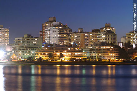 Rambla de la playa Mansa al anochecer - Punta del Este y balnearios cercanos - URUGUAY. Foto No. 7933
