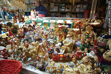 Feria de Navidad en Estrasburgo. Adornos de Navidad. - Región de Alsacia - FRANCIA. Foto No. 29191