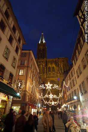 La Catedral en la noche. - Región de Alsacia - FRANCIA. Foto No. 29229