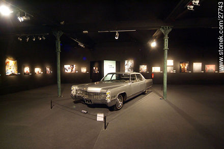 Cadillac Fleetwood, 1966 en un salón de exposición fotográfica - Región de Alsacia - FRANCIA. Foto No. 27743