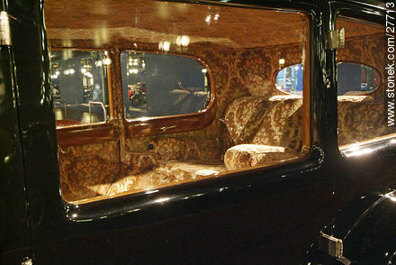Detalle del interior, el tapizado de la limusina Bugatti - Región de Alsacia - FRANCIA. Foto No. 27713