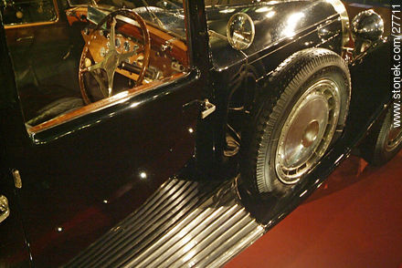 Volante, tablero estribo y auxiliar de la limusina Bugatti de 1933 - Región de Alsacia - FRANCIA. Foto No. 27711
