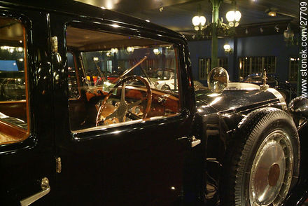 Volante, tablero y auxiliar de la limusina Bugatti de 1933 - Región de Alsacia - FRANCIA. Foto No. 27709