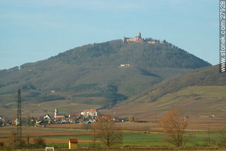 Road D1bis. Saint-Hippolyte. At the back the Haut-Koenigsbourg castle - Region of Alsace - FRANCE. Foto No. 27928