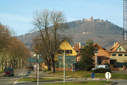 Saint-Hippolyte. At the back the Haut-Koenigsbourg castle - Region of Alsace - FRANCE. Foto No. 27931