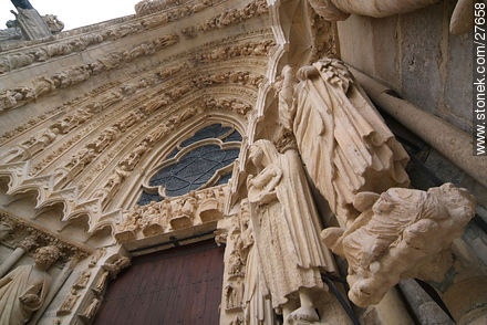 Puerta de la Catedral de Reims. Templo del siglo XIII -  - FRANCIA. Foto No. 27658