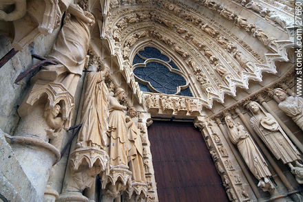 Puerta de la Catedral de Reims. Vitral desde dentro. -  - FRANCIA. Foto No. 27660