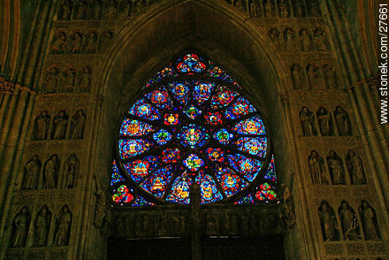 Puerta de la Catedral de Reims. Vitral desde dentro. -  - FRANCIA. Foto No. 27661