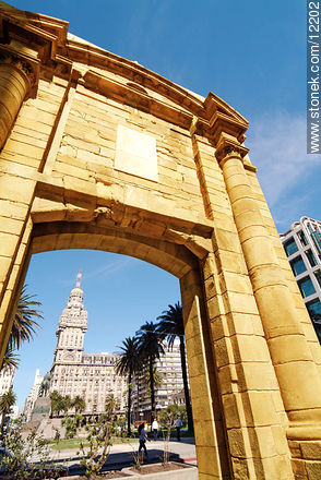 Puerta de la Ciudadela - Departamento de Montevideo - URUGUAY. Foto No. 12202