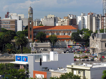 Iglesia del Sagrado Corazón de Jesús y Punta Carreta Shopping - Departamento de Montevideo - URUGUAY. Foto No. 22509