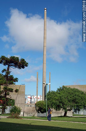Plaza de la Bandera sin bandera - Departamento de Montevideo - URUGUAY. Foto No. 22618
