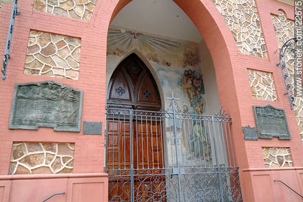 Colegio Pio en la Av. Lezica - Departamento de Montevideo - URUGUAY. Foto No. 22675