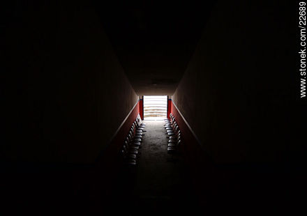 Túnel de salida de equipos del Parque Central -  - URUGUAY. Foto No. 22689
