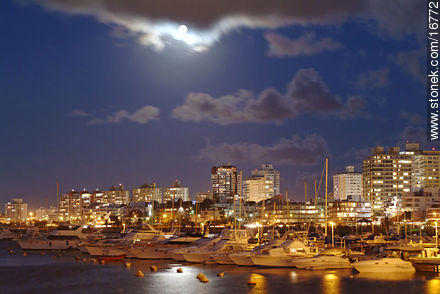 Noche de luna llena. - Punta del Este y balnearios cercanos - URUGUAY. Foto No. 16772