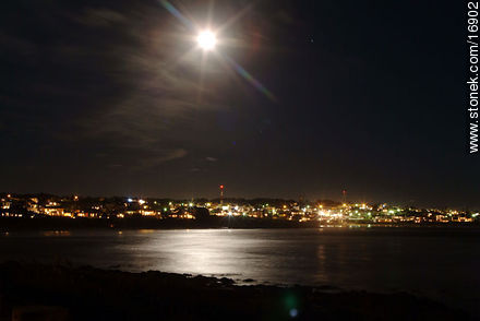 Costa de La Barra a la luz de la luna. - Punta del Este y balnearios cercanos - URUGUAY. Foto No. 16902