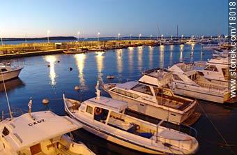 Puerto al anochecer - Punta del Este y balnearios cercanos - URUGUAY. Foto No. 18018