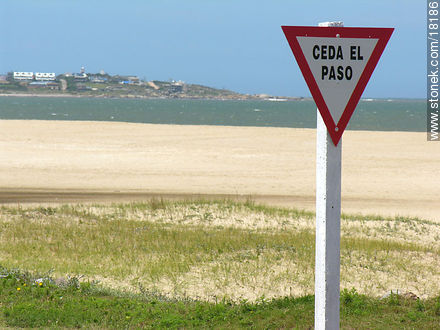 Ceda el paso - Punta del Este y balnearios cercanos - URUGUAY. Foto No. 18186