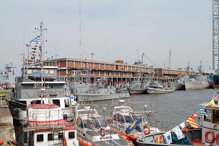Buques de la flota de la Armada Nacional en el Día del Patrimonio - Departamento de Montevideo - URUGUAY. Foto No. 16397
