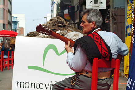 Payador - Departamento de Montevideo - URUGUAY. Foto No. 16269