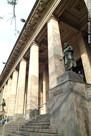 Sócrates en la Biblioteca Nacional - Departamento de Montevideo - URUGUAY. Foto No. 16242