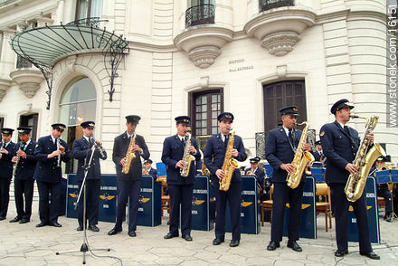 Banda de la Fuerza Aérea en el Ministerio de Defensa Nacional - Departamento de Montevideo - URUGUAY. Foto No. 16151
