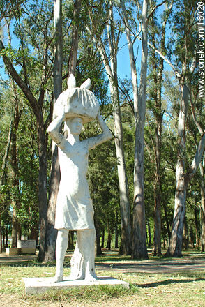 Monumento a las lavanderas, Tacuarembó - Departamento de Tacuarembó - URUGUAY. Foto No. 16020