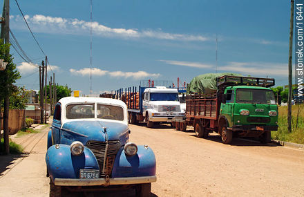 Old car - Tacuarembo - URUGUAY. Photo #16441