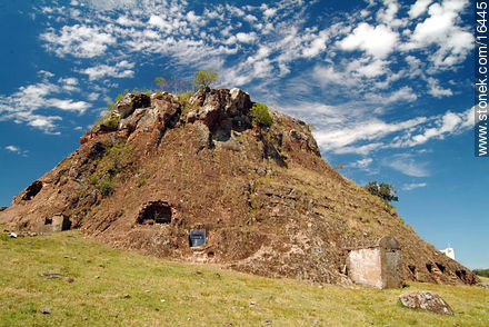 Native small hill, indian cementery. - Tacuarembo - URUGUAY. Photo #16445