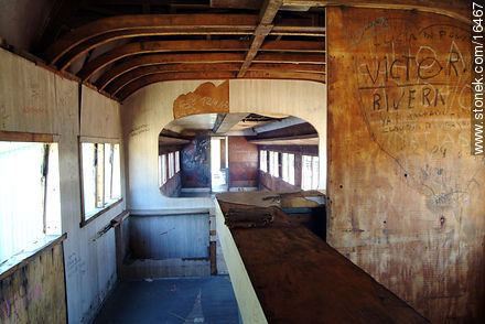Interior de tren abandonado - Departamento de Tacuarembó - URUGUAY. Foto No. 16467