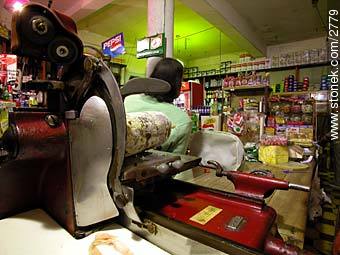 La cortadora de fiambre - Departamento de Montevideo - URUGUAY. Foto No. 2779