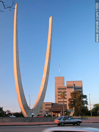 Monument to Luis Batlle Berres. - Department of Montevideo - URUGUAY. Photo #1550
