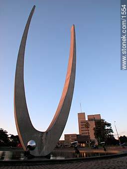 Monument to Luis Batlle Berres. - Department of Montevideo - URUGUAY. Foto No. 1554
