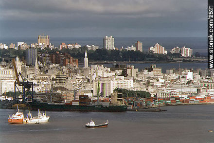 Port-Downtown-Old City-Punta Carretas(View from Cerro de Montevideo) - Department of Montevideo - URUGUAY. Photo #779