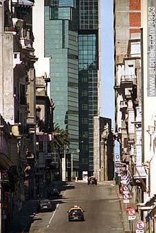 Calle Juncal. - Departamento de Montevideo - URUGUAY. Foto No. 3353