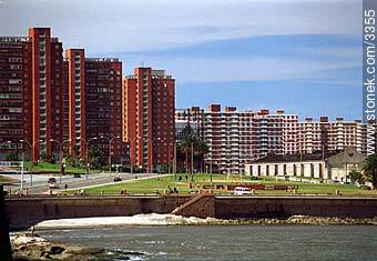 Rambla Sur.  Vista desde la Ciudad Vieja. - Departamento de Montevideo - URUGUAY. Foto No. 3355