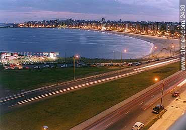 Pocitos beach and promenade. - Department of Montevideo - URUGUAY. Photo #2430