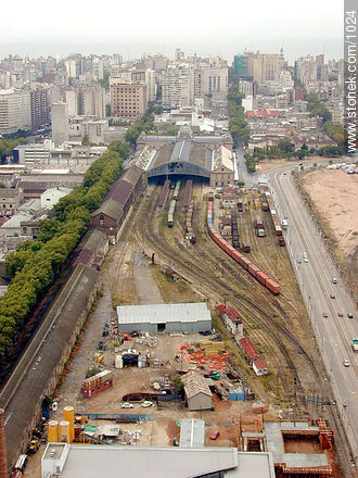 Estación Central (en desuso) desde Torre Antel - Departamento de Montevideo - URUGUAY. Foto No. 1024