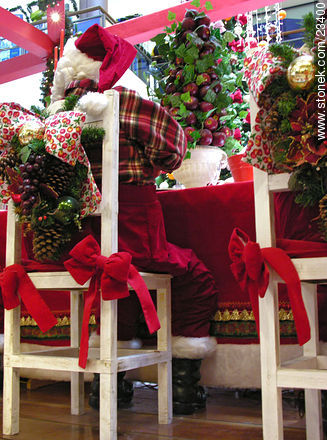 Papa Noel sentado a la mesa -  - IMÁGENES VARIAS. Foto No. 23400