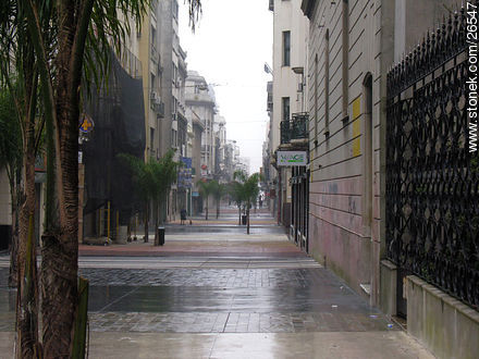 Sarandi pedestrian street in winter - Department of Montevideo - URUGUAY. Photo #26547