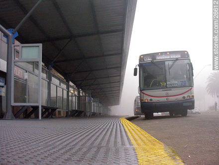 Bus station in Independence square (2005) - Department of Montevideo - URUGUAY. Photo #26612