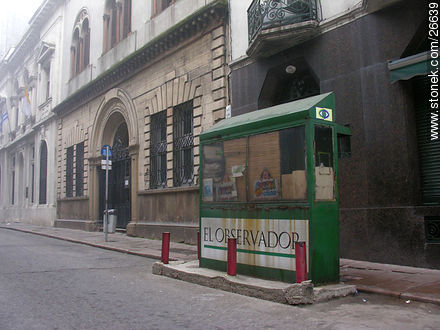 Casilla de vendedor de diarios - Departamento de Montevideo - URUGUAY. Foto No. 26639