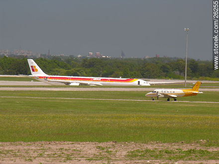 Ruta 101 Aeropuerto Carrasco - Departamento de Canelones - URUGUAY. Foto No. 26255