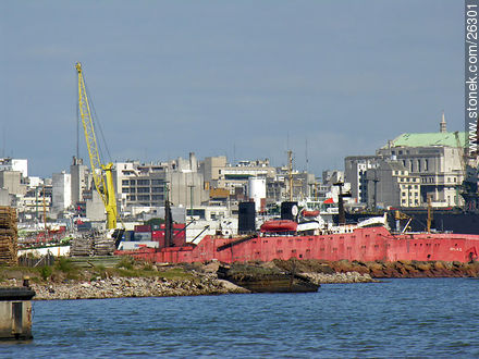 Puerto de Montevideo - Departamento de Montevideo - URUGUAY. Foto No. 26301