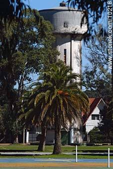 Torre en la Escuela Naval - Departamento de Montevideo - URUGUAY. Foto No. 10218
